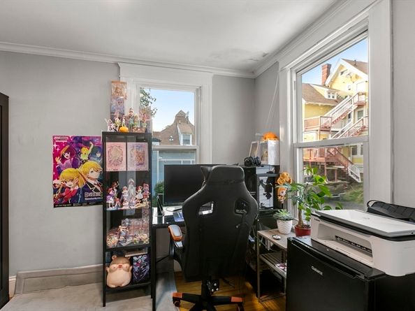 2 Grout Ct, Worcester MA 01610