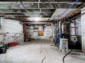2 Grout Ct, Worcester MA 01610