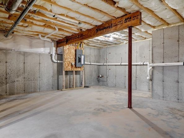 39 Crestwood Circle 42, Northbridge MA 01588