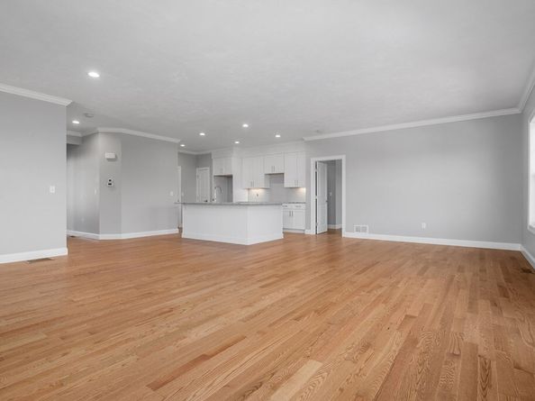 39 Crestwood Circle 42, Northbridge MA 01588