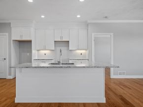 39 Crestwood Circle 42, Northbridge MA 01588