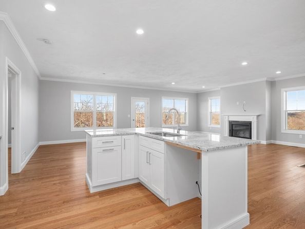 39 Crestwood Circle 42, Northbridge MA 01588