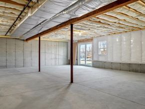 39 Crestwood Circle 42, Northbridge MA 01588