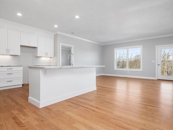 39 Crestwood Circle 42, Northbridge MA 01588