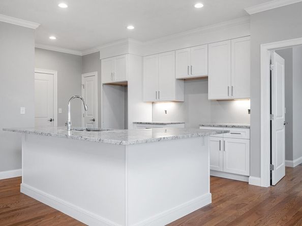 39 Crestwood Circle 42, Northbridge MA 01588