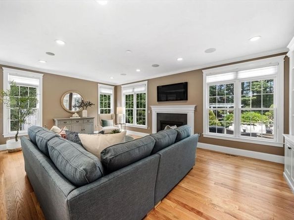 45 Summer St, Duxbury MA 02332