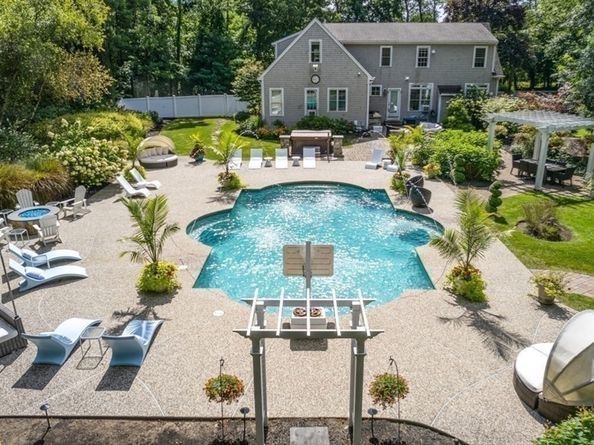 45 Summer St, Duxbury MA 02332