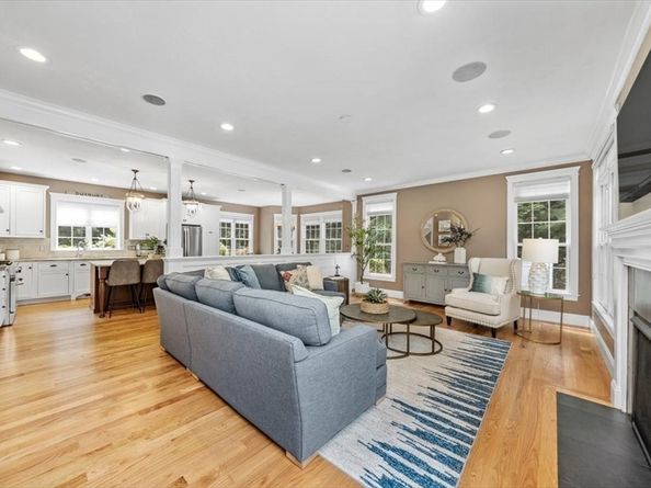 45 Summer St, Duxbury MA 02332