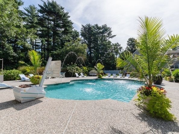 45 Summer St, Duxbury MA 02332