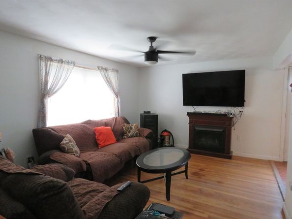 28 Savoy St, Billerica MA 01862