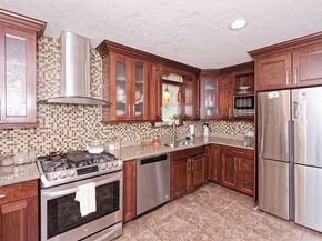 11 Azalea Ln 11, Marlborough MA 01752