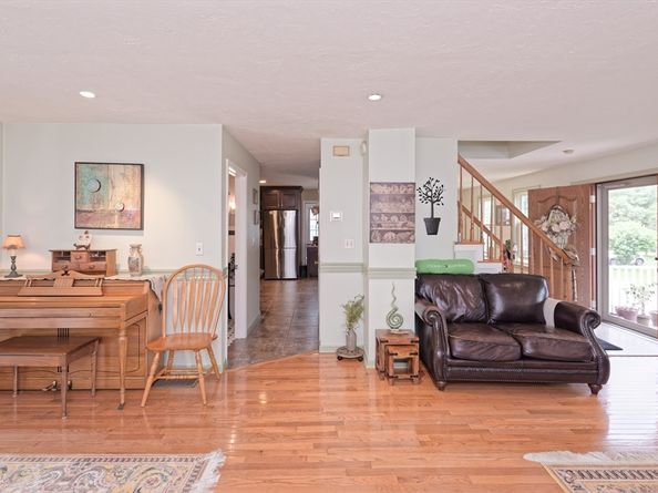 11 Azalea Ln 11, Marlborough MA 01752