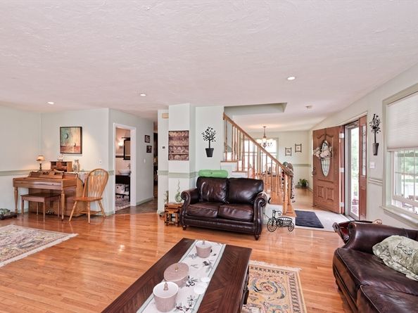 11 Azalea Ln 11, Marlborough MA 01752