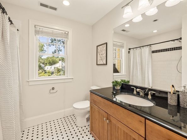 245 East St, Lexington MA 02420