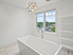 14 Bay Edge Lane, Worcester MA 01604
