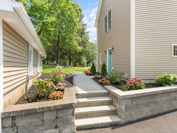 39 Dudley St, Marlborough MA 01752