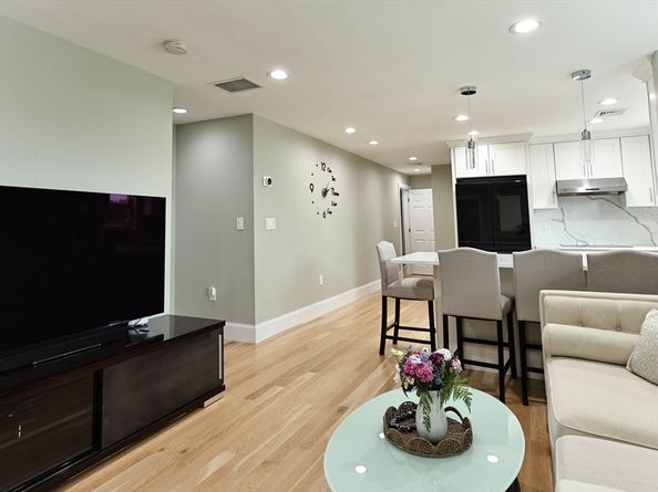 290 Granite Ave, Milton MA 02186