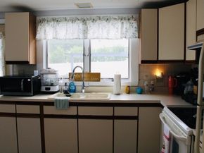 284 Plymouth Ave, Wareham MA 02538