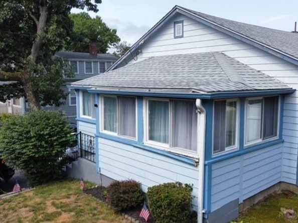 284 Plymouth Ave, Wareham MA 02538
