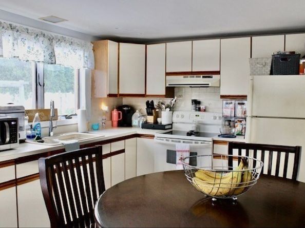 284 Plymouth Ave, Wareham MA 02538