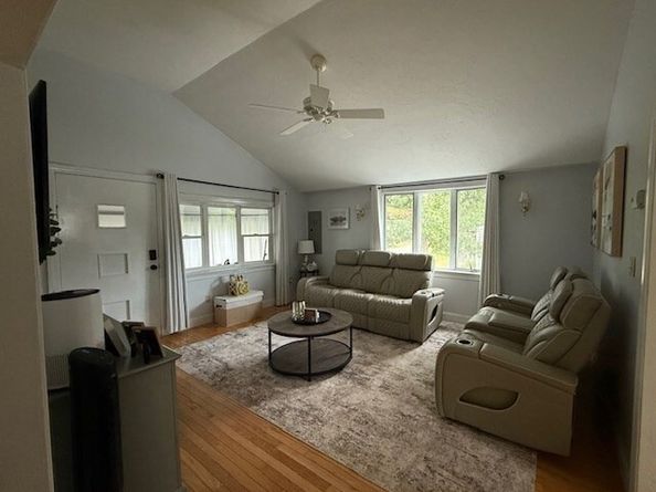 284 Plymouth Ave, Wareham MA 02538