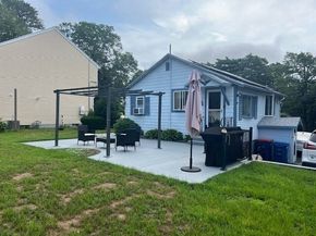 284 Plymouth Ave, Wareham MA 02538