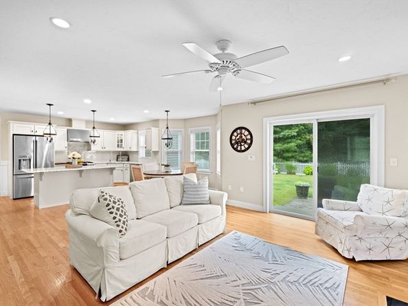34 Fairway Dr, Kingston MA 02364