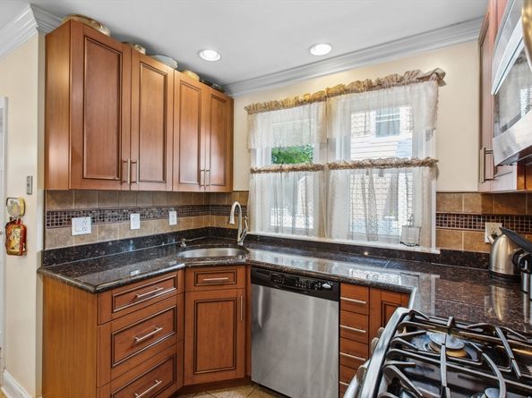 14 Crown St, Milton MA 02186