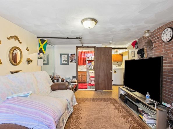 14 Crown St, Milton MA 02186