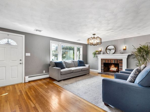 10 Marie Ave, Stoneham MA 02180