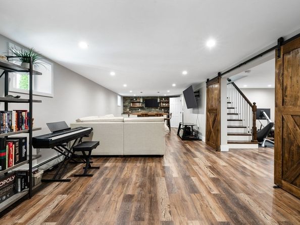 10 Marie Ave, Stoneham MA 02180
