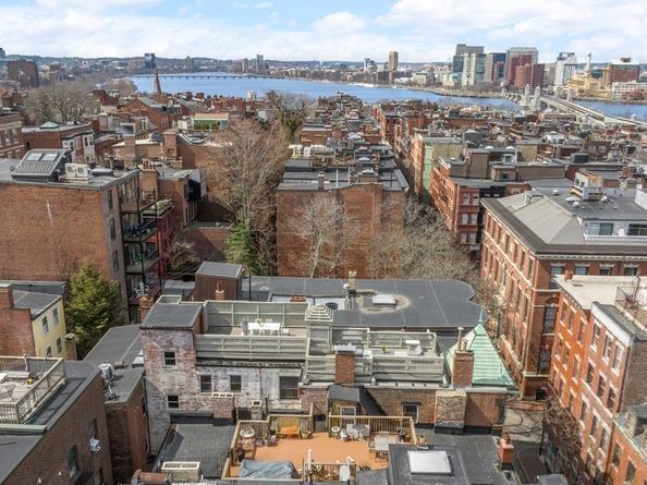 32 Myrtle 42, Boston MA 02114