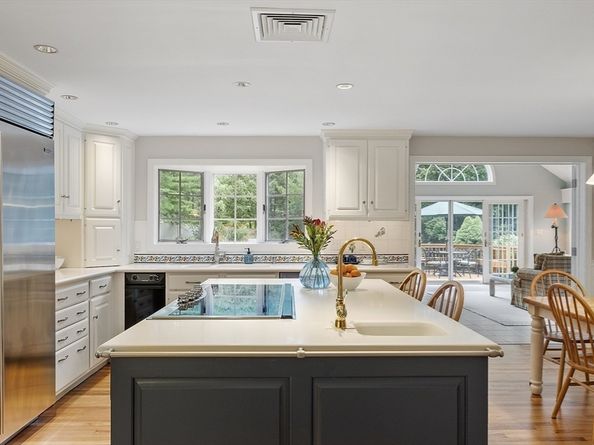 25 Algonquin Avenue, Andover MA 01810