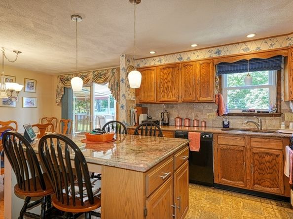 6 Fairfax St, Burlington MA 01803