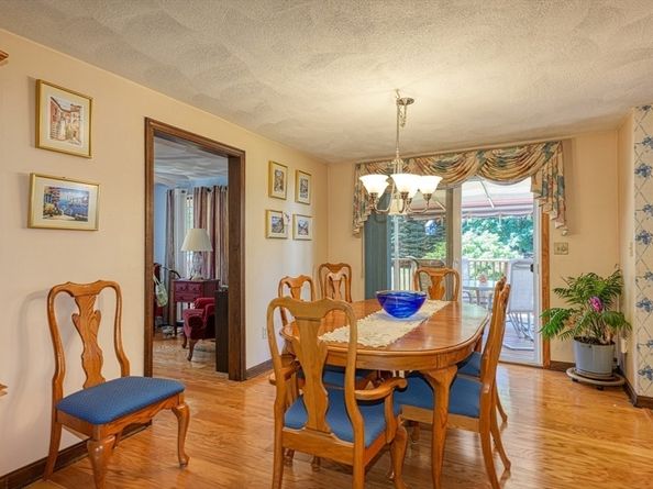 6 Fairfax St, Burlington MA 01803