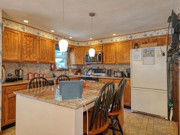 6 Fairfax St, Burlington MA 01803