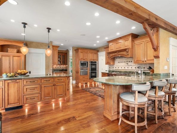3 Stone Bridge Lane, Milton MA 02186