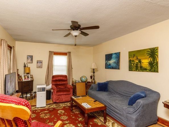 33 Ash Street, Gardner MA 01440