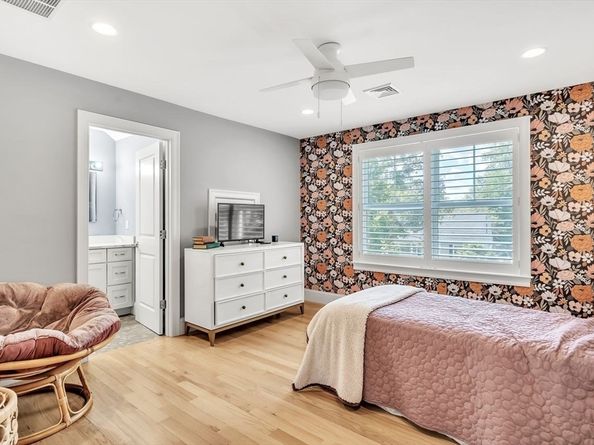 5 Clark Rd, Bedford MA 01730