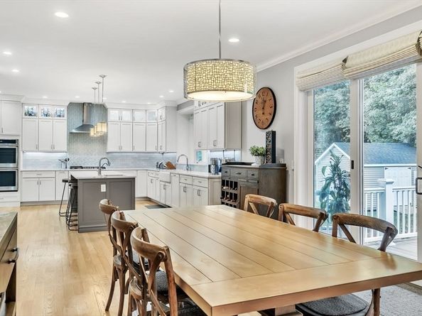 5 Clark Rd, Bedford MA 01730