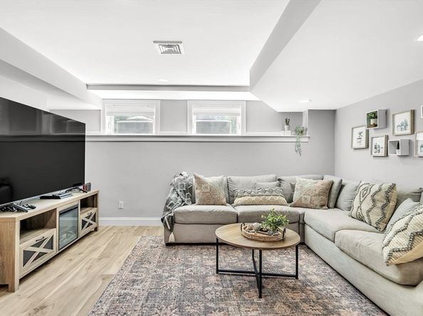 5 Clark Rd, Bedford MA 01730