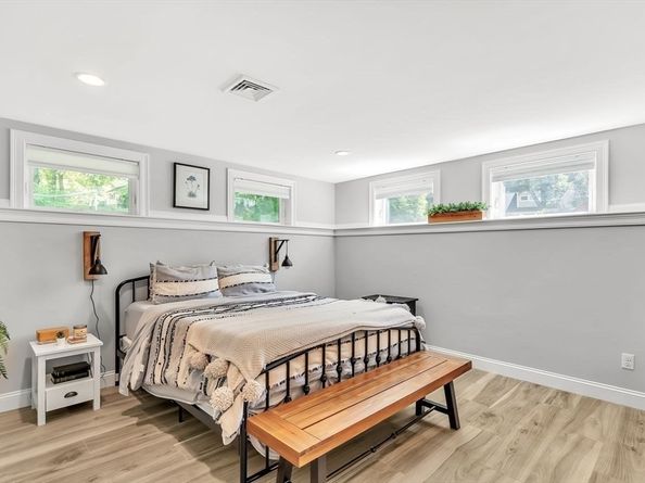 5 Clark Rd, Bedford MA 01730