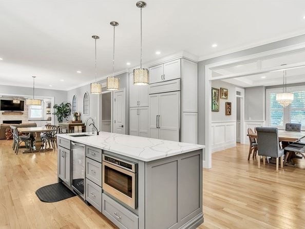5 Clark Rd, Bedford MA 01730