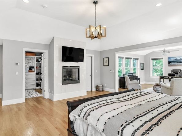 5 Clark Rd, Bedford MA 01730