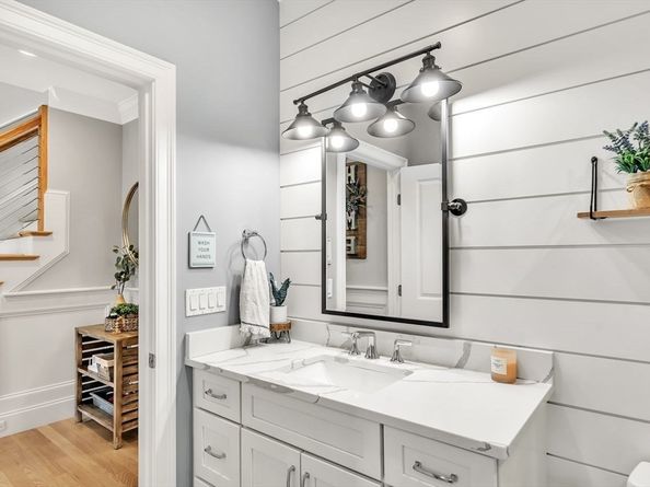 5 Clark Rd, Bedford MA 01730