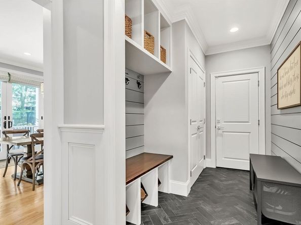 5 Clark Rd, Bedford MA 01730