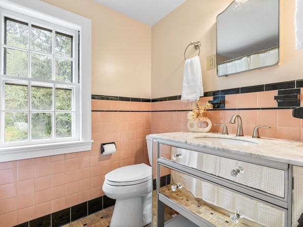 428 South Street, Reading MA 01867