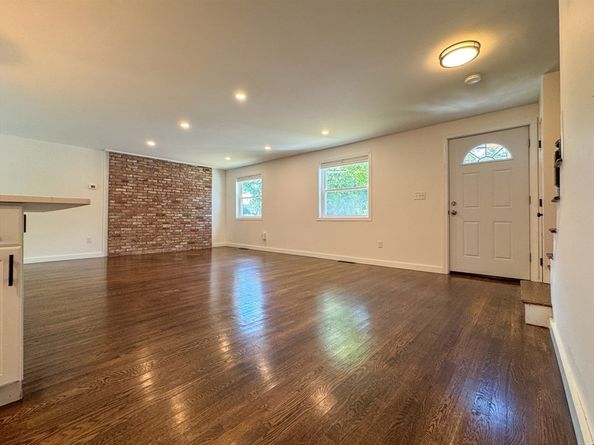 282 Pleasant St, Marblehead MA 01945