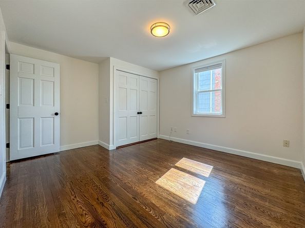 282 Pleasant St, Marblehead MA 01945