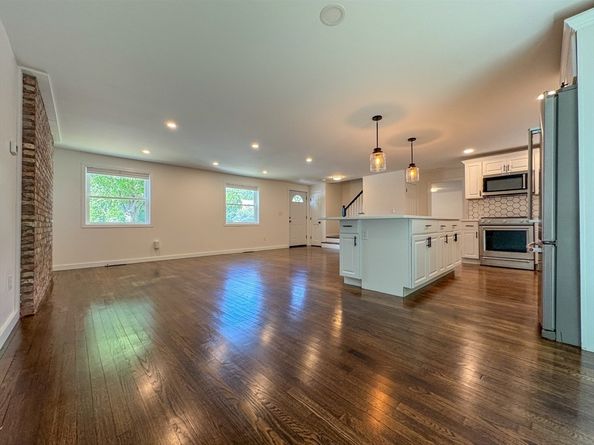 282 Pleasant St, Marblehead MA 01945